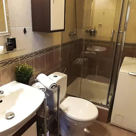 Rondo Onz Metro, Krochmalna 32a Street * Varsó