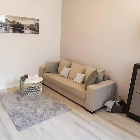 Rondo Onz Metro, Krochmalna 32a Street *