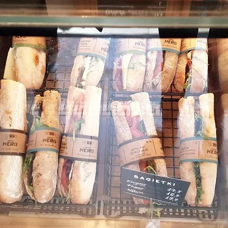 Rondo Onz Metro, Krochmalna 32a Street وارسو