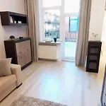 Rondo Onz Metro, Krochmalna 32a Street * Βαρσοβία