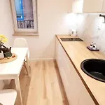 Rondo Onz Metro, Krochmalna 32a Street * Varsóvia